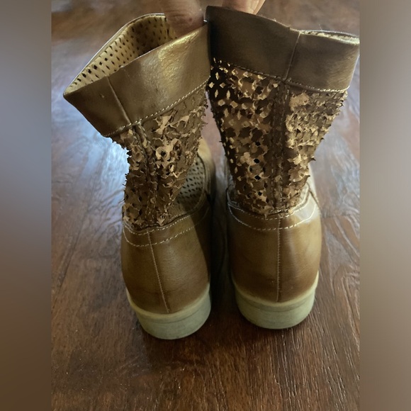 Cougar Leather Ankle Boots - Picture 2 of 3